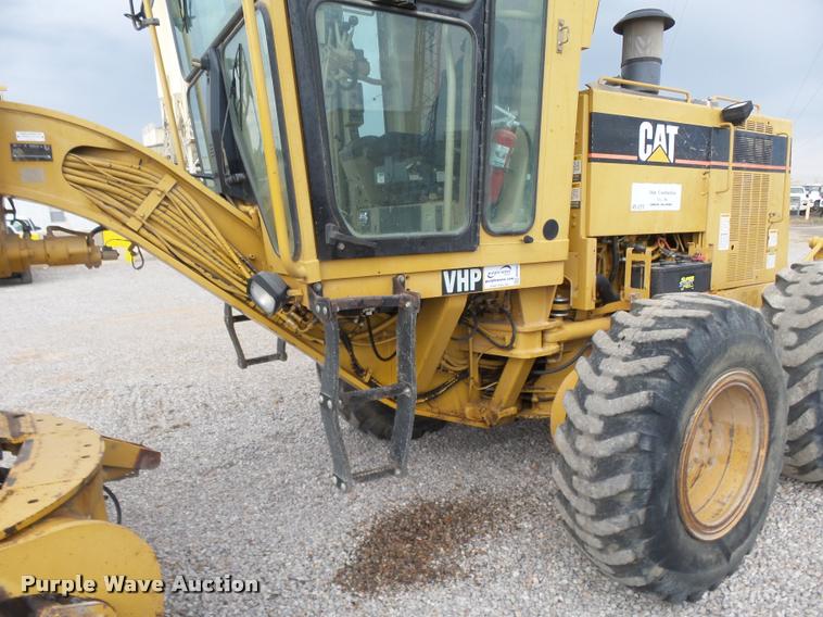 image for item DB0082 2002 Caterpillar 140H VHP motor grader
