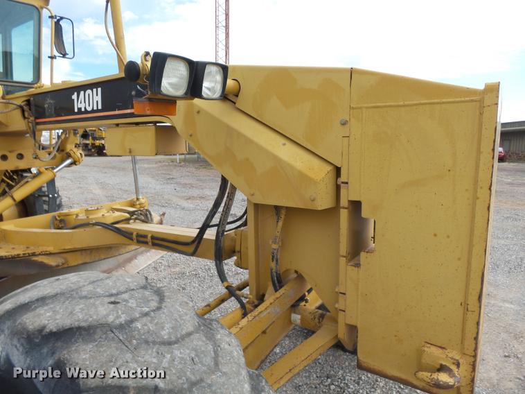 image for item DB0082 2002 Caterpillar 140H VHP motor grader
