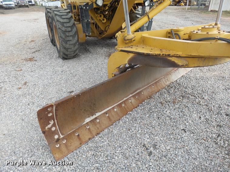 image for item DB0082 2002 Caterpillar 140H VHP motor grader