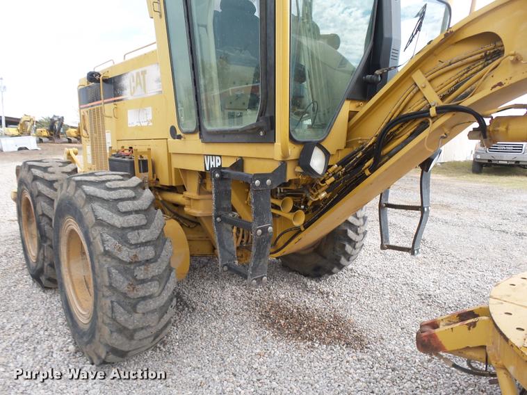 image for item DB0082 2002 Caterpillar 140H VHP motor grader