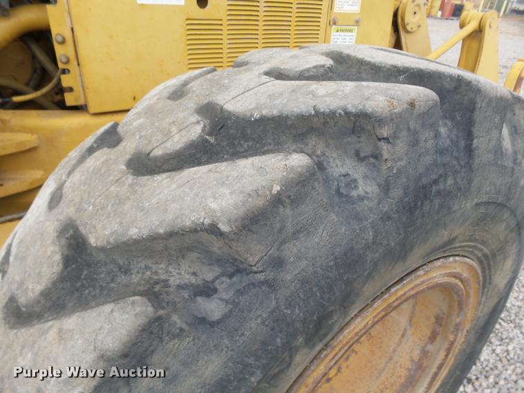 image for item DB0082 2002 Caterpillar 140H VHP motor grader