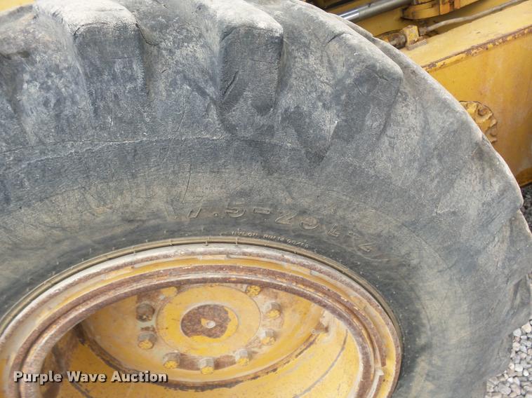 image for item DB0082 2002 Caterpillar 140H VHP motor grader