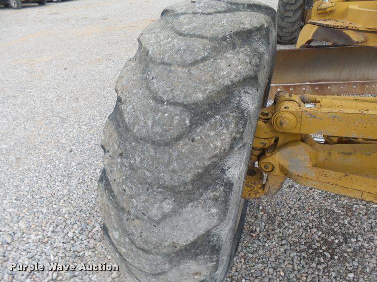 image for item DB0082 2002 Caterpillar 140H VHP motor grader