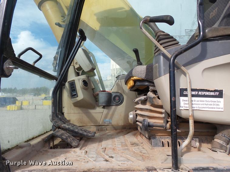 image for item DB0085 2004 Caterpillar 330C L excavator