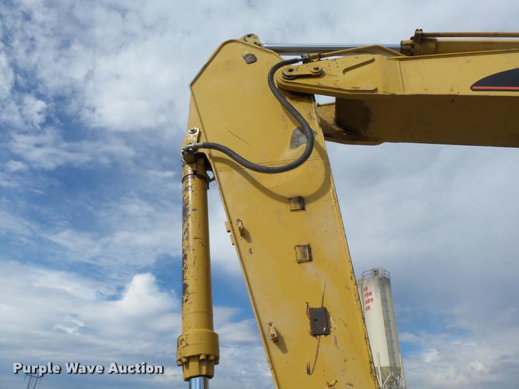 image for item DB0085 2004 Caterpillar 330C L excavator