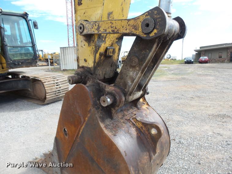 image for item DB0085 2004 Caterpillar 330C L excavator