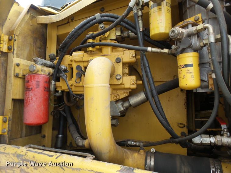 image for item DB0085 2004 Caterpillar 330C L excavator