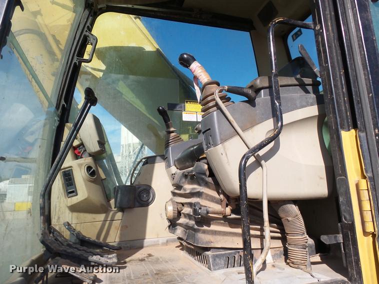 image for item DB0087 2004 Caterpillar 330C L excavator