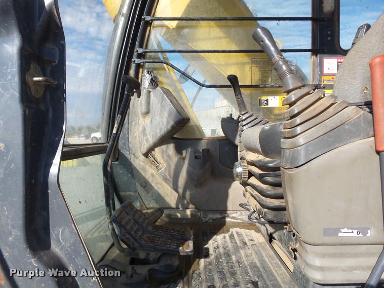 image for item DB0088 2005 John Deere 200C LC excavator