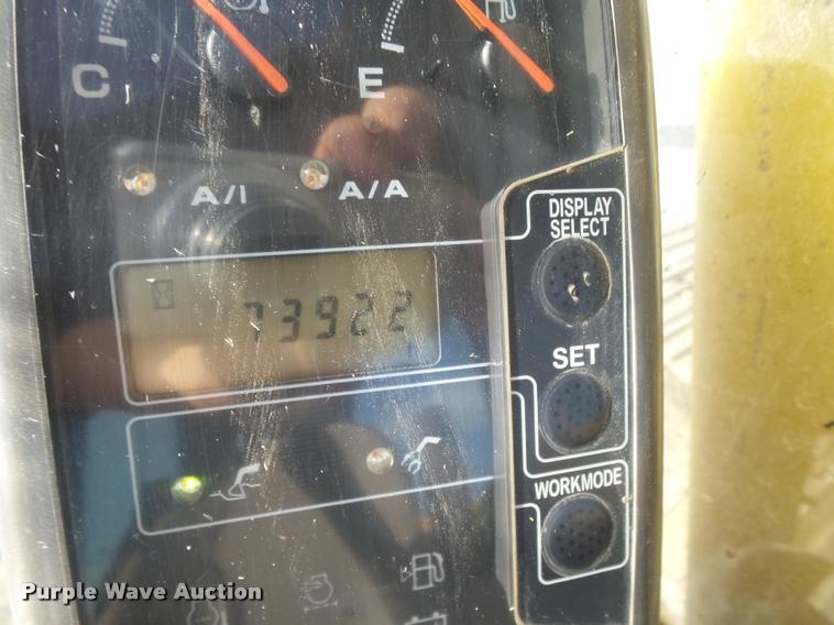 image for item DB0088 2005 John Deere 200C LC excavator