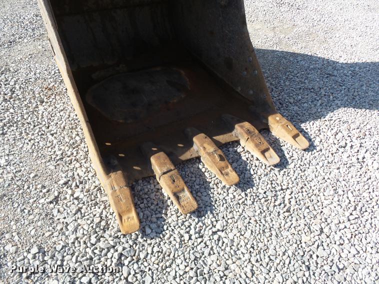 image for item DB0088 2005 John Deere 200C LC excavator