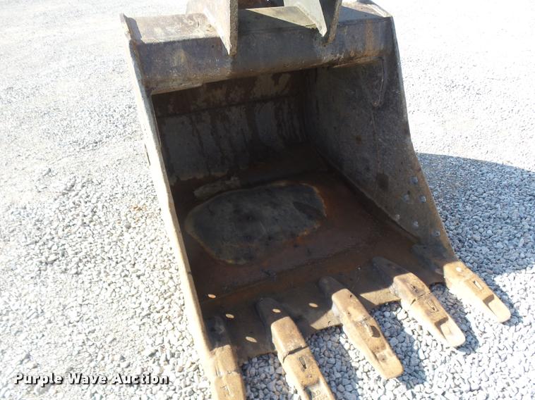 image for item DB0088 2005 John Deere 200C LC excavator