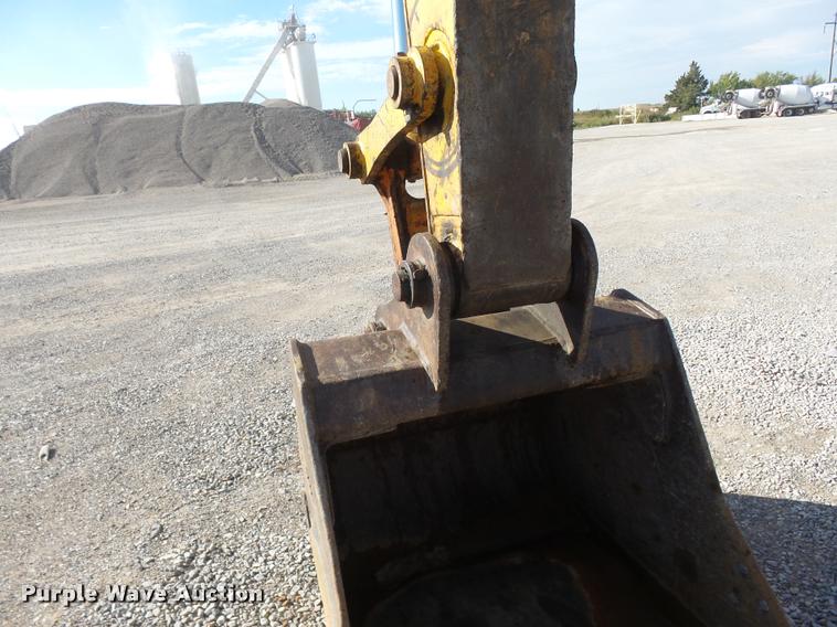 image for item DB0088 2005 John Deere 200C LC excavator