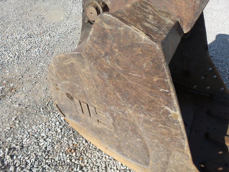 image for item DB0088 2005 John Deere 200C LC excavator