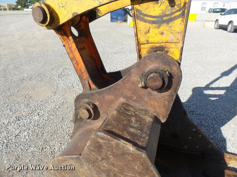 image for item DB0088 2005 John Deere 200C LC excavator