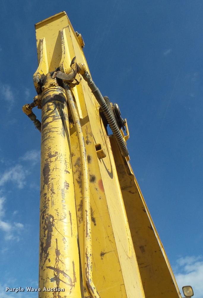 image for item DB0088 2005 John Deere 200C LC excavator