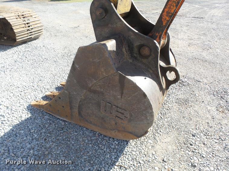 image for item DB0088 2005 John Deere 200C LC excavator