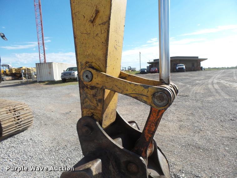 image for item DB0088 2005 John Deere 200C LC excavator