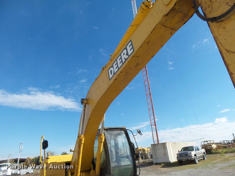 image for item DB0088 2005 John Deere 200C LC excavator