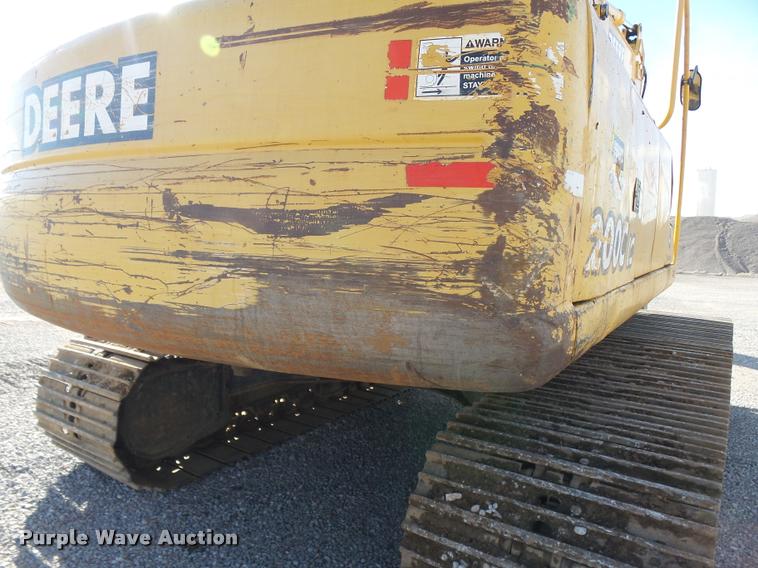 image for item DB0088 2005 John Deere 200C LC excavator