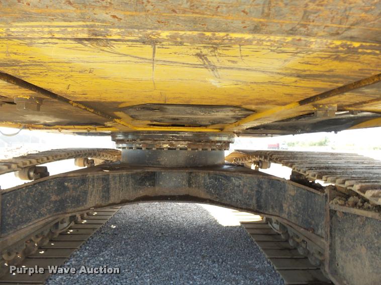 image for item DB0088 2005 John Deere 200C LC excavator