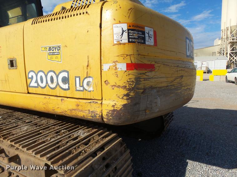 image for item DB0088 2005 John Deere 200C LC excavator