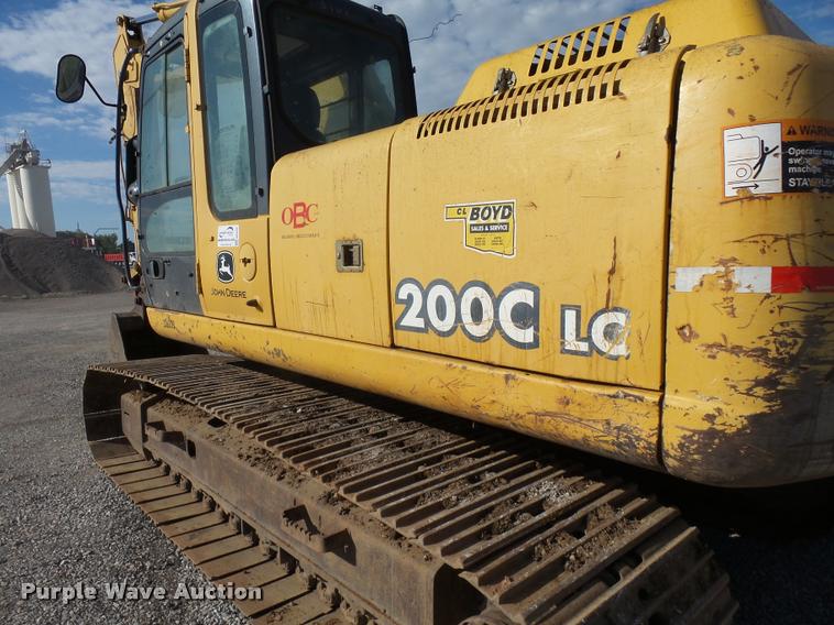image for item DB0088 2005 John Deere 200C LC excavator