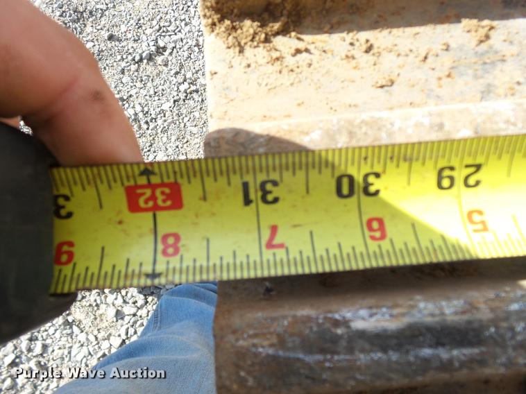 image for item DB0088 2005 John Deere 200C LC excavator