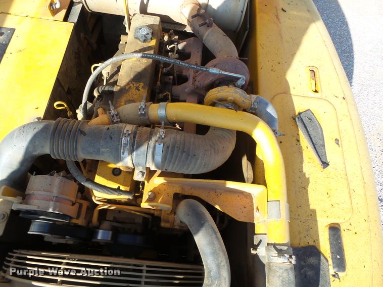 image for item DB0088 2005 John Deere 200C LC excavator