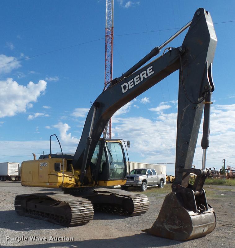 image for item DB0089 2007 John Deere 240D LC excavator