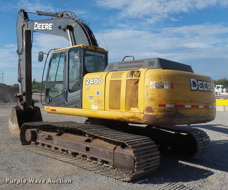 image for item DB0089 2007 John Deere 240D LC excavator
