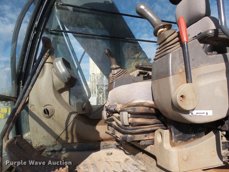 image for item DB0089 2007 John Deere 240D LC excavator