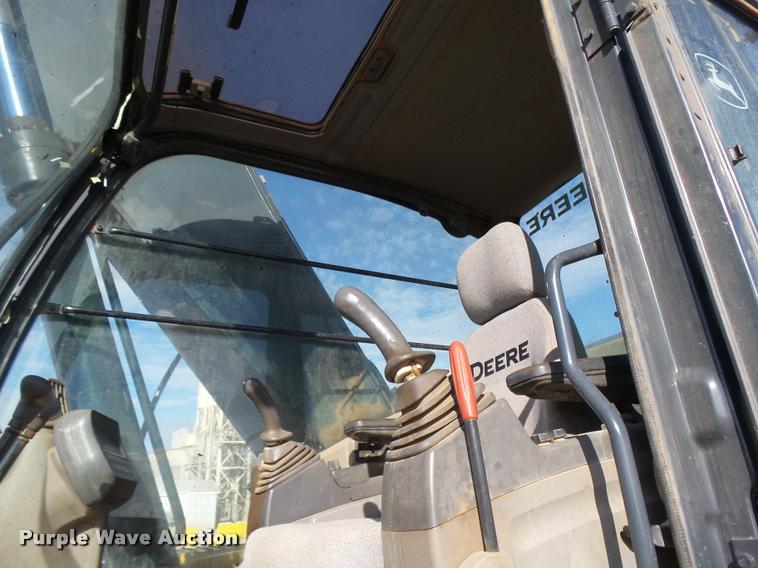 image for item DB0089 2007 John Deere 240D LC excavator