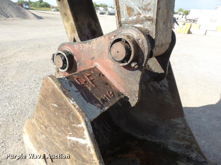 image for item DB0089 2007 John Deere 240D LC excavator