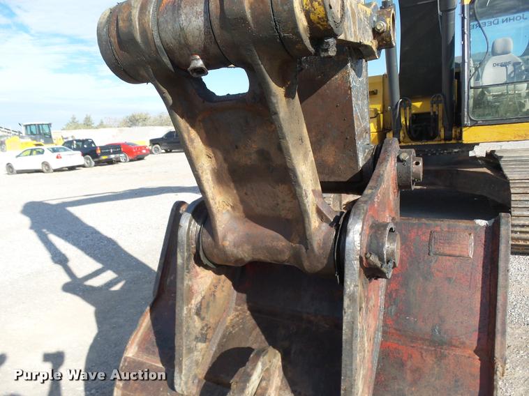 image for item DB0089 2007 John Deere 240D LC excavator