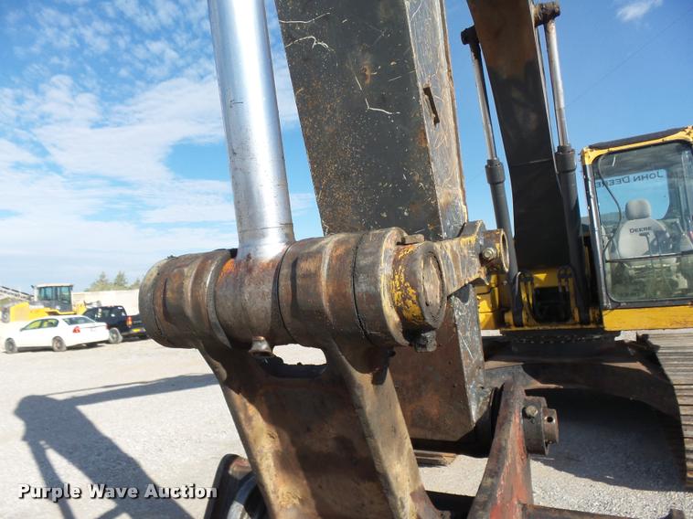 image for item DB0089 2007 John Deere 240D LC excavator