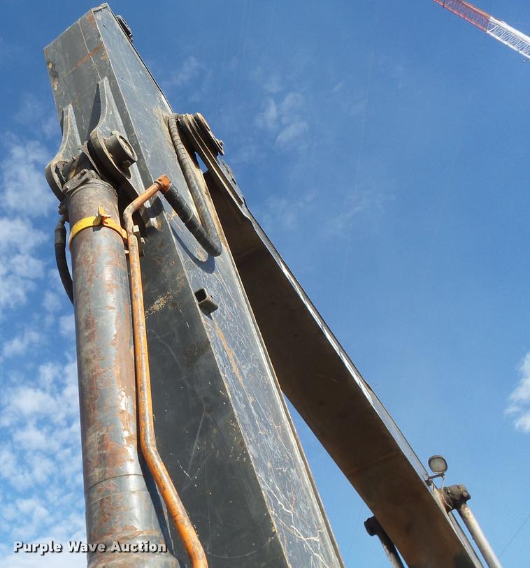 image for item DB0089 2007 John Deere 240D LC excavator