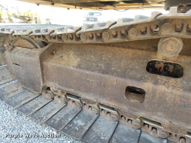 image for item DB0089 2007 John Deere 240D LC excavator