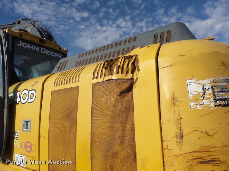 image for item DB0089 2007 John Deere 240D LC excavator