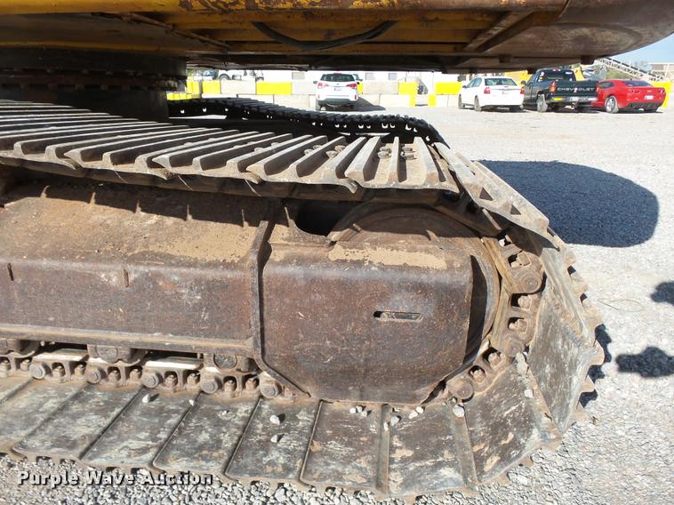 image for item DB0089 2007 John Deere 240D LC excavator