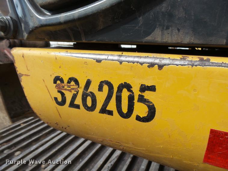 image for item DB0089 2007 John Deere 240D LC excavator