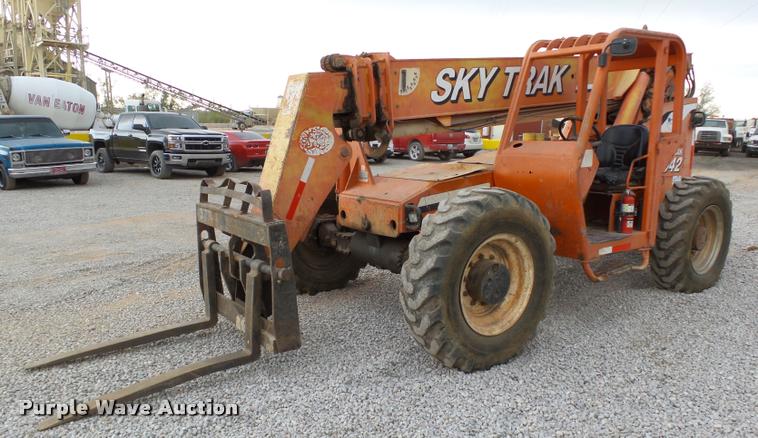 image for item DB0092 2004 Sky Trak 8042 Legacy Series telehandler