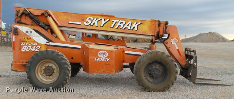 image for item DB0092 2004 Sky Trak 8042 Legacy Series telehandler