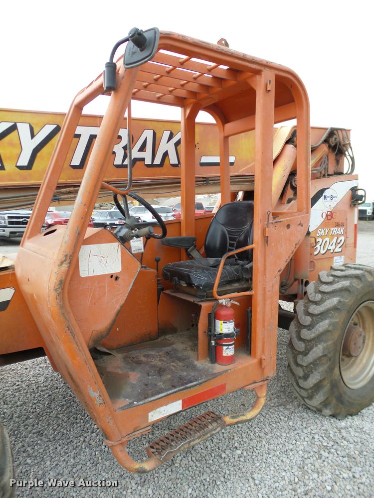 image for item DB0092 2004 Sky Trak 8042 Legacy Series telehandler