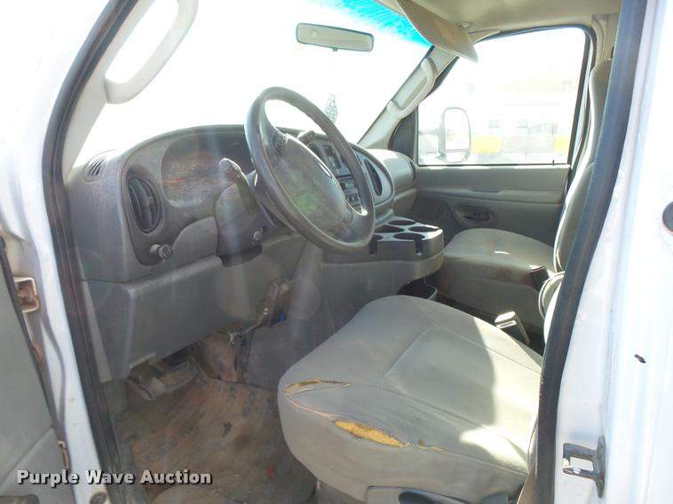 image for item DB0095 2007 Ford Econoline E450 box truck