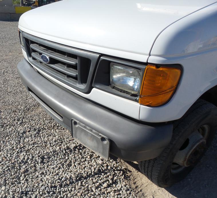 image for item DB0095 2007 Ford Econoline E450 box truck