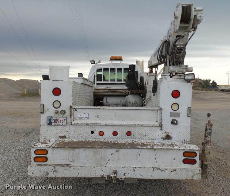 image for item DB0096 2006 Chevrolet C7500 service truck with crane