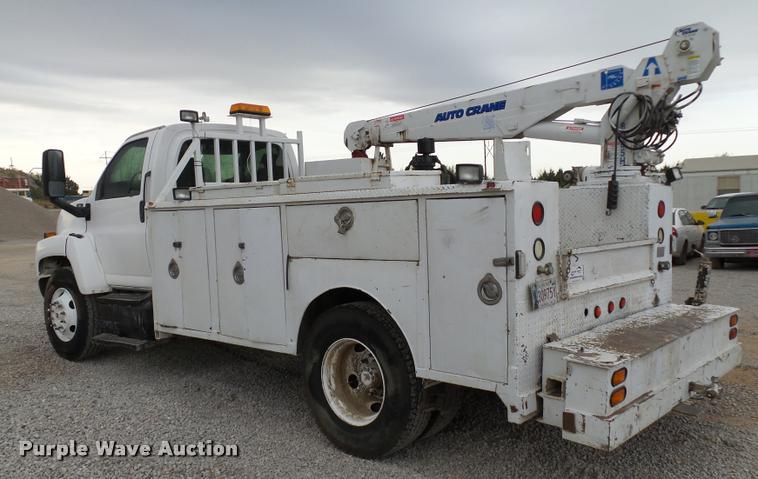 image for item DB0096 2006 Chevrolet C7500 service truck with crane