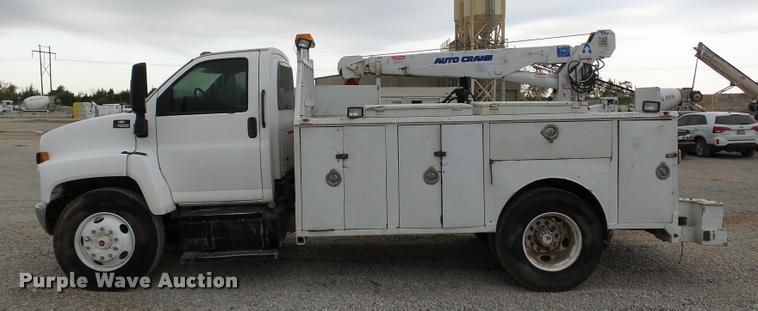 image for item DB0096 2006 Chevrolet C7500 service truck with crane