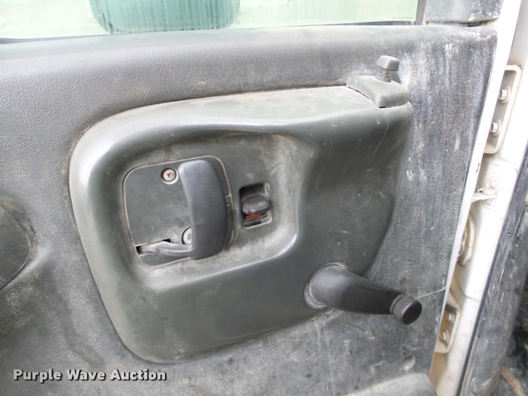 image for item DB0096 2006 Chevrolet C7500 service truck with crane